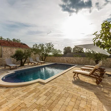 Modern Escape With Private Pool Sauna Game Bbq Near Zára