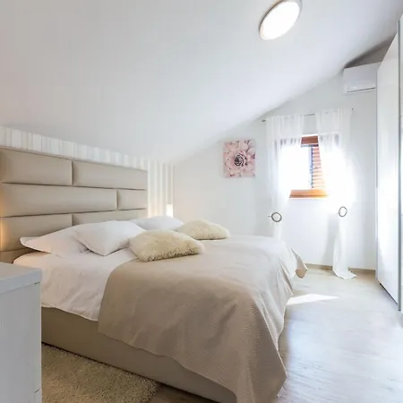 Modern Escape With Private Pool Sauna Game Bbq Near *