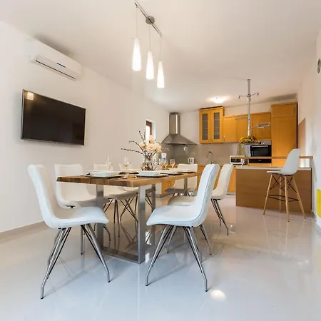 Modern Escape With Private Pool Sauna Game Bbq Near * زادار