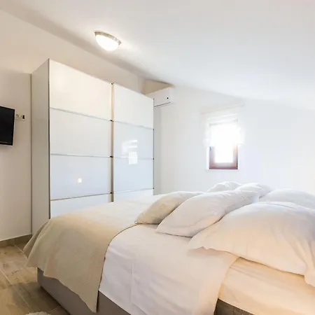 Vila Modern Escape With Private Pool Sauna Game Bbq Near