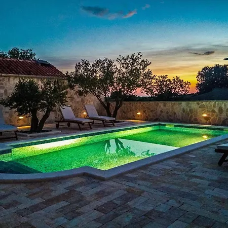 Modern Escape With Private Pool Sauna Game Bbq Near Villa *