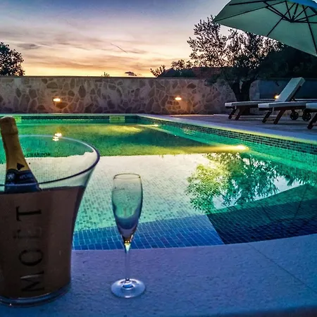 Modern Escape With Private Pool Sauna Game Bbq Near Zadar