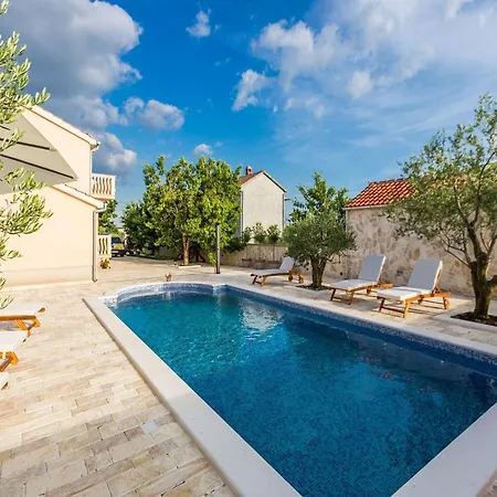 Modern Escape With Private Pool Sauna Game Bbq Near فيلة