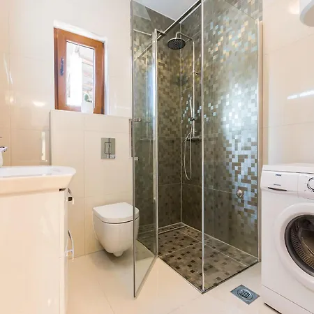 Vila Modern Escape With Private Pool Sauna Game Bbq Near