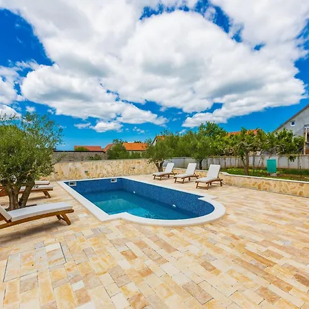 Modern Escape With Private Pool Sauna Game Bbq Near Villa *