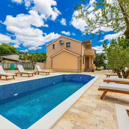 Modern Escape With Private Pool Sauna Game Bbq Near