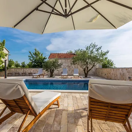 Modern Escape With Private Pool Sauna Game Bbq Near *