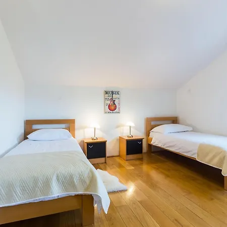 Modern Escape With Private Pool Sauna Game Bbq Near Vila *