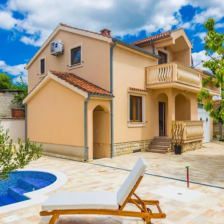 Modern Escape With Private Pool Sauna Game Bbq Near *